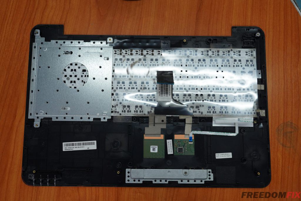 รับเปลี่ยนจอโน๊ตบุ๊ค ASUS K555L 15.6 HD จอเป็นเส้น จอแตก จอร้าว จอเสีย จอพัง จอใช้งานไม่ได้ LINE @FREEDOMFIX