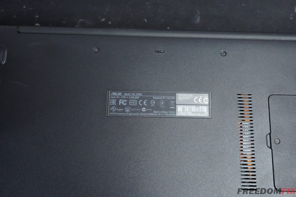 รับเปลี่ยนจอโน๊ตบุ๊ค ASUS K555L 15.6 HD จอเป็นเส้น จอแตก จอร้าว จอเสีย จอพัง จอใช้งานไม่ได้ LINE @FREEDOMFIX