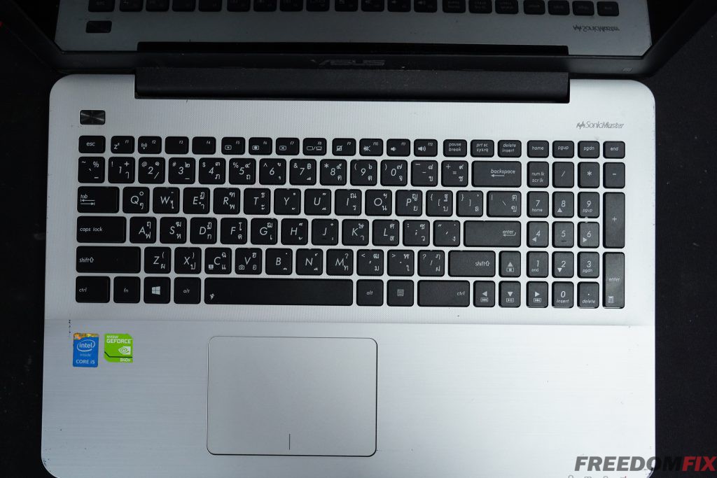 รับเปลี่ยนจอโน๊ตบุ๊ค ASUS K555L 15.6 HD จอเป็นเส้น จอแตก จอร้าว จอเสีย จอพัง จอใช้งานไม่ได้ LINE @FREEDOMFIX