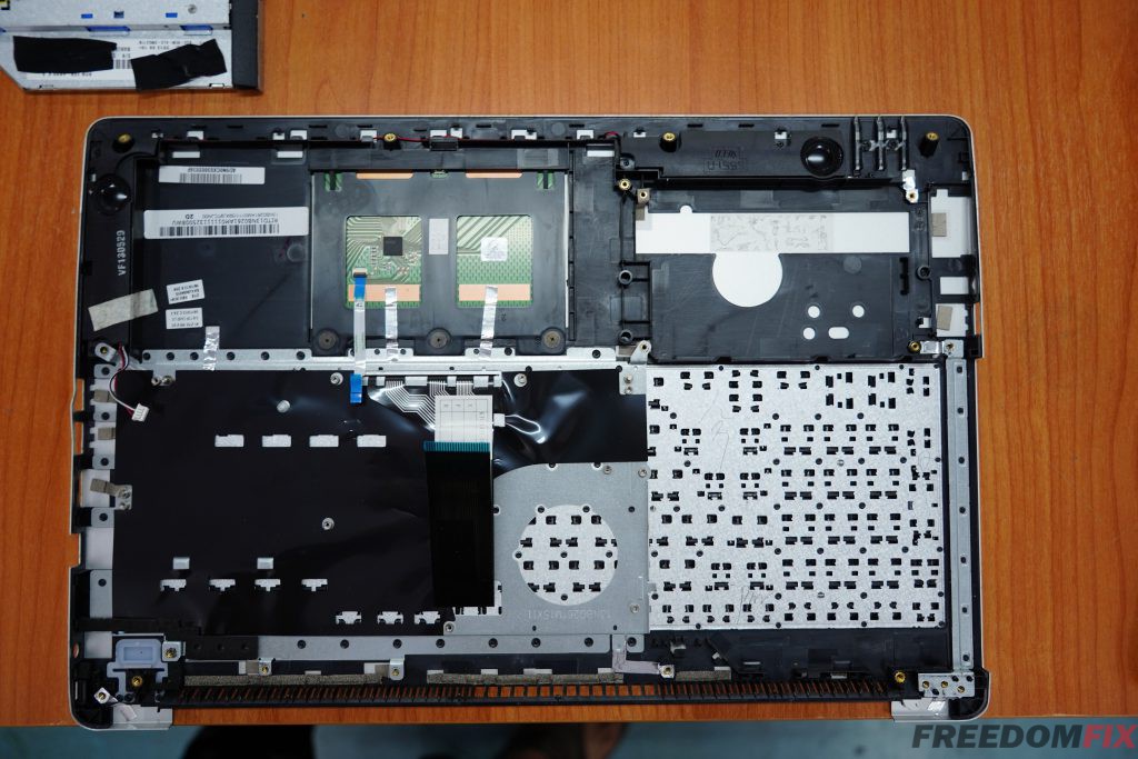 รับเปลี่ยนคีย์บอร์ด ASUS S551L คีย์บอร์ดเสีย กดไม่ติด ปุ่มหลุด ปุ่มพัง ปุ่มกดไม่ติด เปลี่ยนแป้นใหม่ LINE @FREEDOMFIX