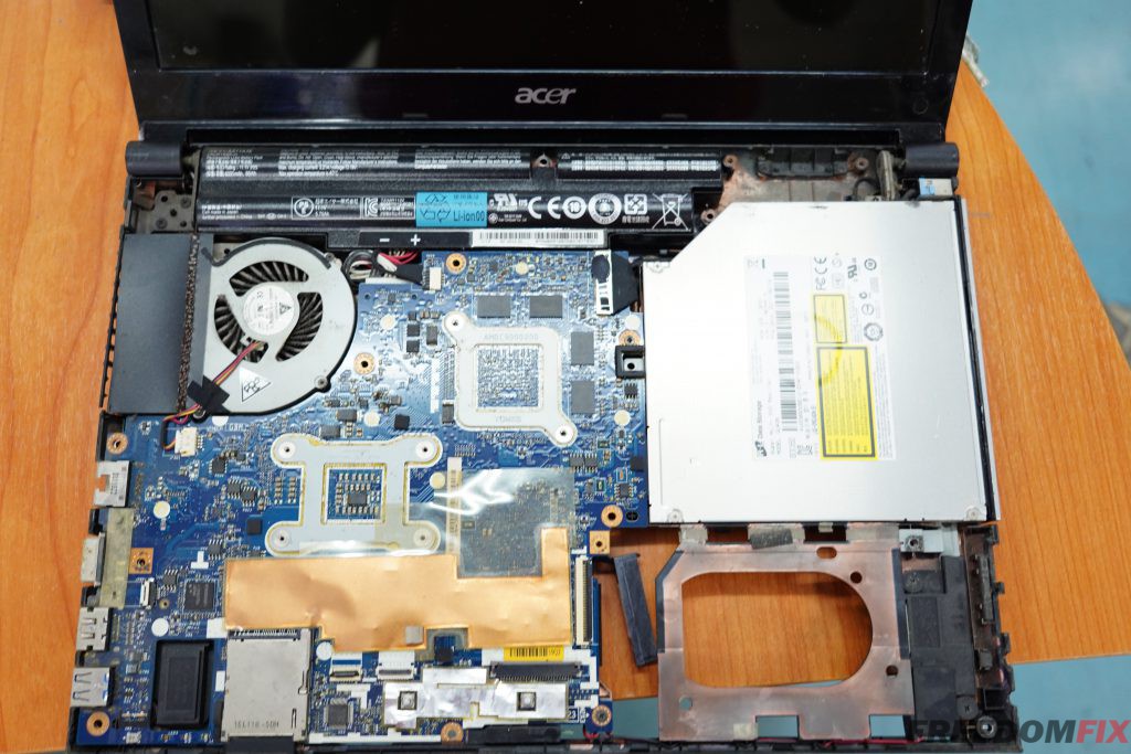 รับเปลี่ยนจอโน๊ตบ๊ค แบตเตอรี่ ACER 4830 4830G จอเสีย จอแตก จอร้าว จอพัง แบตเตอรี่ ไม่เก็บไฟ LINE @FREEDOMFIX