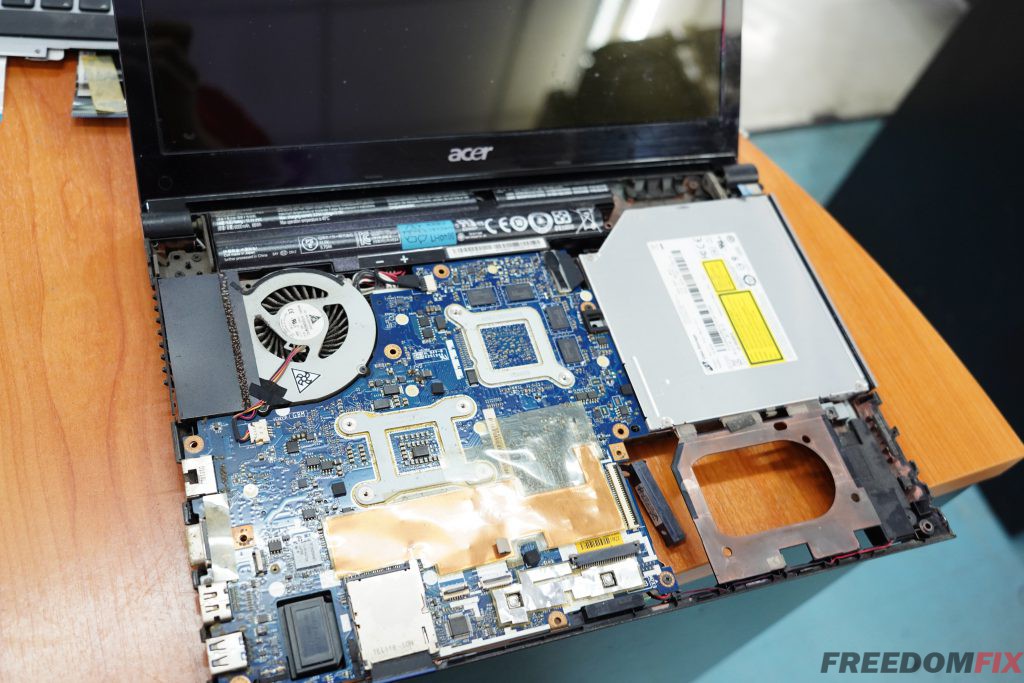 รับเปลี่ยนจอโน๊ตบ๊ค แบตเตอรี่ ACER 4830 4830G จอเสีย จอแตก จอร้าว จอพัง แบตเตอรี่ ไม่เก็บไฟ LINE @FREEDOMFIX