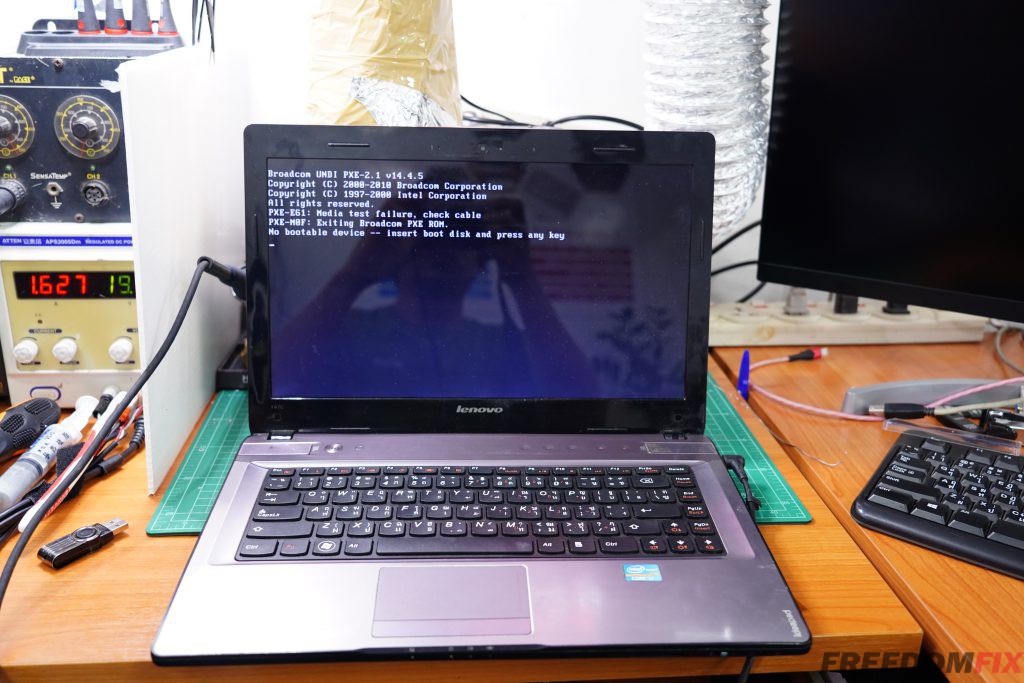 รับซ่อมโน๊ตบุ๊ค LENOVO Y470 เปิดไม่ติด ไฟไม่เข้า เครื่องพัง เมนบอร์ดเสีย ภาคจ่ายไฟมีปัญหา  LINE @FREEDOMFIX