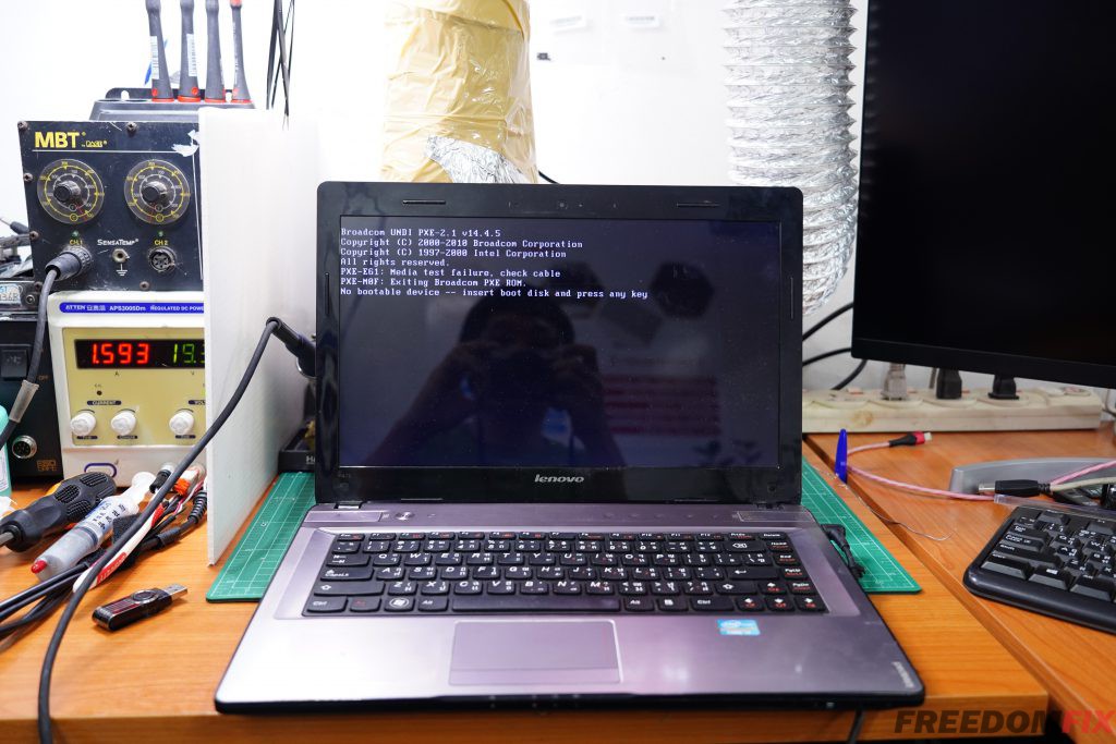 รับซ่อมโน๊ตบุ๊ค LENOVO Y470 เปิดไม่ติด ไฟไม่เข้า เครื่องพัง เมนบอร์ดเสีย ภาคจ่ายไฟมีปัญหา  LINE @FREEDOMFIX