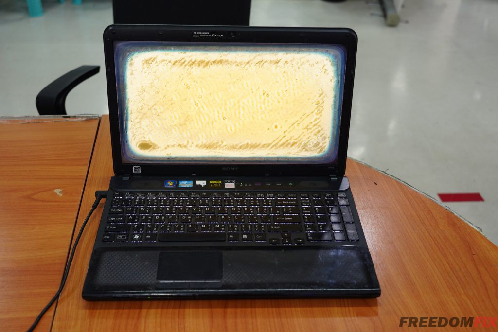 รับเปลี่ยนจอโน๊ตบุ๊ค SONY VPCCB จอเหลือง จอเสื่อม จอเสีย เป่าฝุ่นทำความสะอาดเครื่อง เปลี่ยนซิลิโคน อัพเกรด SSD LINE @FREEDOMFIX