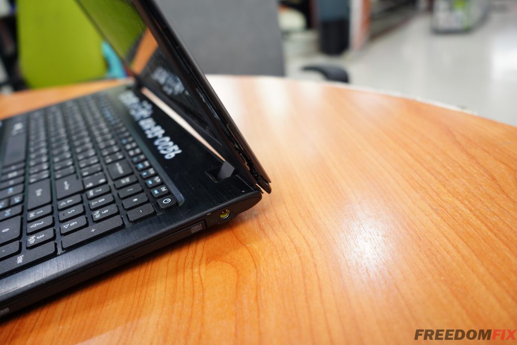 รับเปลี่ยนบานพับ ซ่อมกรอบจอ ACER E5-553G กรอบจอแตก บานพับหัก ต้องเปลี่ยนบานพับ พร้อมซ่อมกรอบจอ LINE @FREEDOMFIX