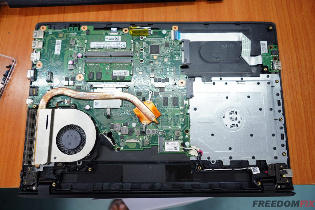 รับเปลี่ยนบานพับ ซ่อมกรอบจอ ACER E5-553G กรอบจอแตก บานพับหัก ต้องเปลี่ยนบานพับ พร้อมซ่อมกรอบจอ LINE @FREEDOMFIX