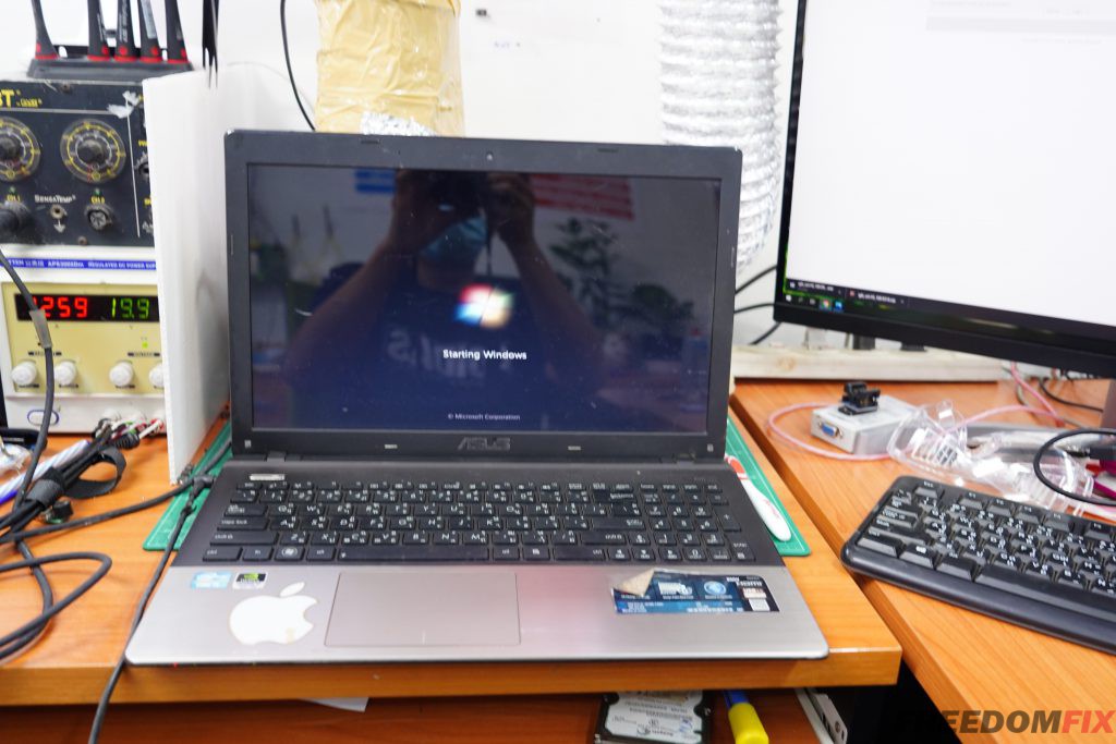 รับซ่อมโน๊ตบุ๊ค ASUS K55V เปิดไม่ติด ไฟไม่เข้า เมนบอร์ดเสีย ภาคจ่ายไฟมีปัญหา LINE @FREEDOMFIX