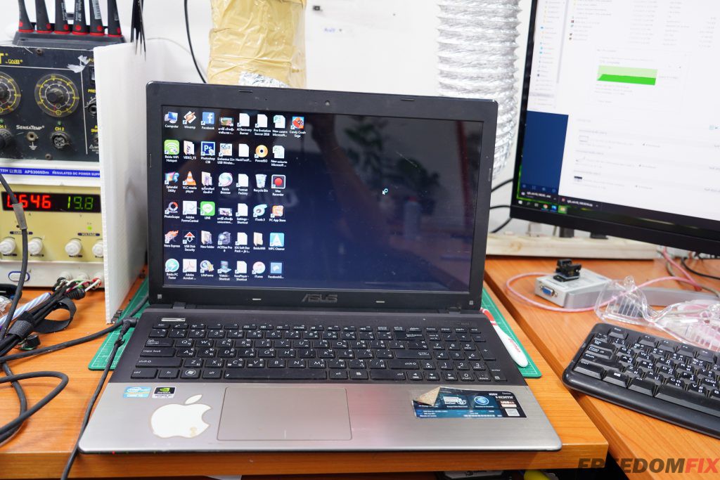 รับซ่อมโน๊ตบุ๊ค ASUS K55V เปิดไม่ติด ไฟไม่เข้า เมนบอร์ดเสีย ภาคจ่ายไฟมีปัญหา LINE @FREEDOMFIX