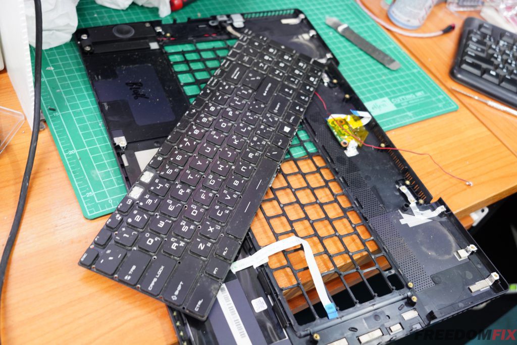 รับเปลี่ยนคีย์บอร์ด MSI GS70 คีย์บอร์ดเสีย กดไม่ติด ปุ่มพัง แป้นพิมพ์เสีย LINE @FREEDOMFIX