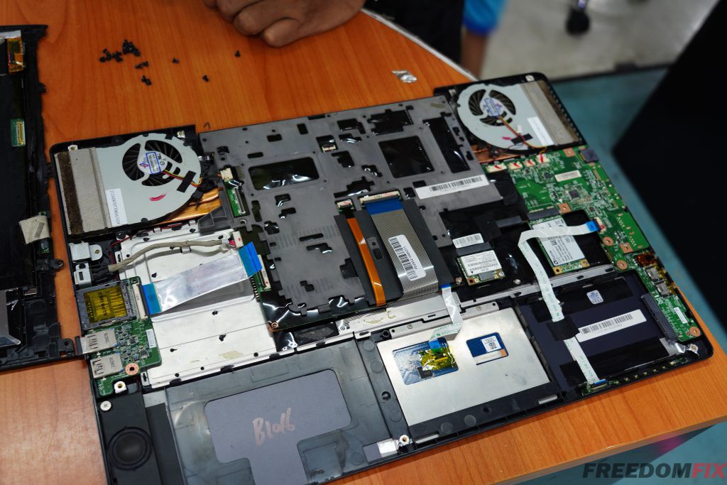 รับเปลี่ยนคีย์บอร์ด MSI GS70 คีย์บอร์ดเสีย กดไม่ติด ปุ่มพัง แป้นพิมพ์เสีย LINE @FREEDOMFIX