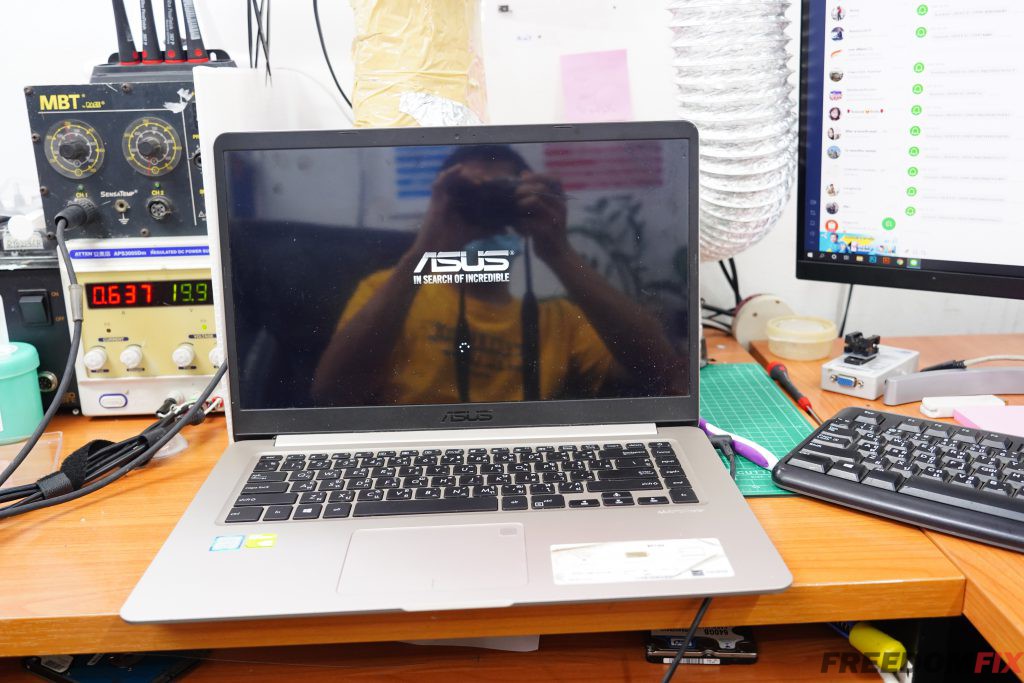 รับซ่อมโน๊ตบุ๊ค ASUS S510U เปิดไม่ติด ไฟไม่เข้า เครื่องโดนน้ำ เมนบอร์ดเสีย ภาคจ่ายไฟมีปัญหา LINE @FREEDOMFIX