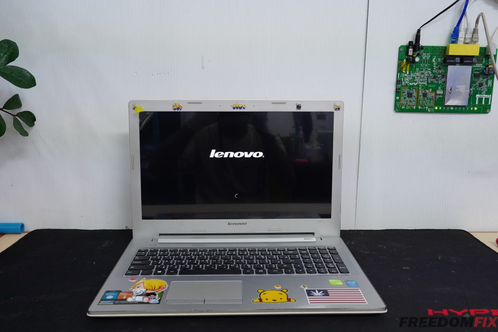 เปลี่นจอโน๊ตบุ๊ค LENOVO Z50 Z50-70 จอแตก จอร้าว จอเสีย จอเป็นเส้น จอสั่น จอสีเพี้ยน LINE @FREEDOMFIX