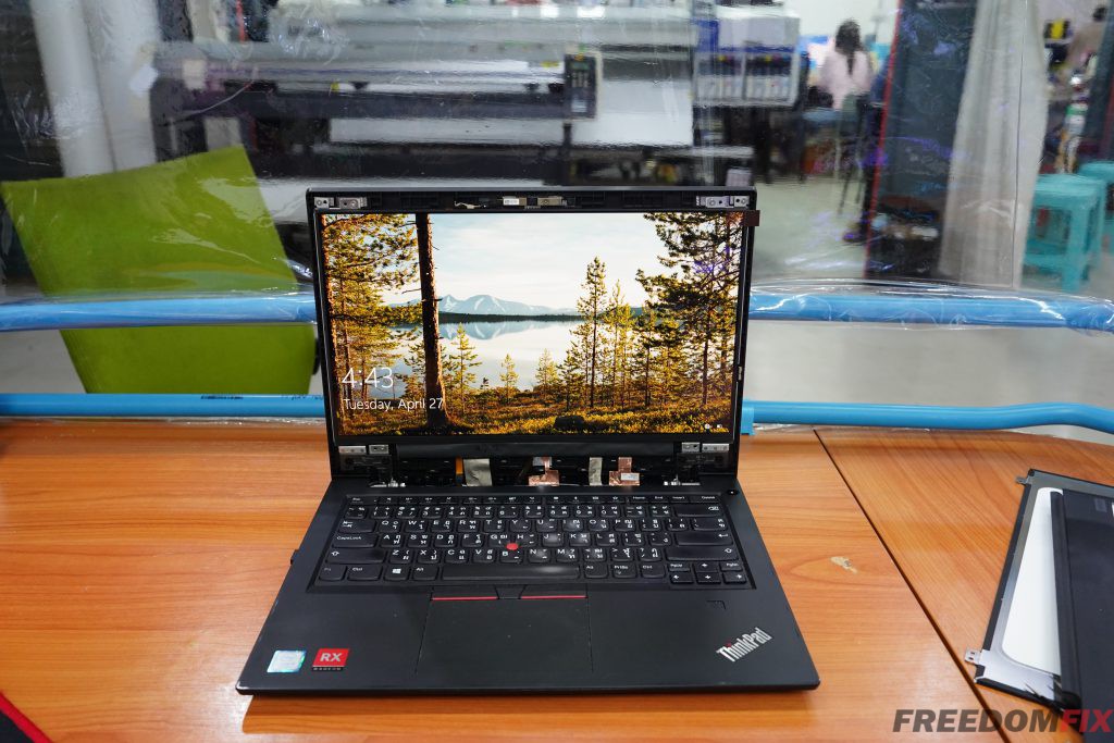 รับเปลี่ยนจอ LENOVO Thinkpad E480 จอแตก จอร้าว จอเสีย จอเป็นเส้น จอไม่ติด จอสั่น LINE @FREEDOMFIX