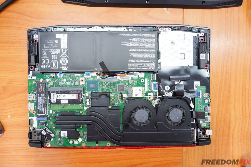 รับซ่อมโน๊ตบุ๊ค Predator Helios 300 G3-571 เปิดไม่ติด ไฟไม่เข้า เมนบอร์ดเสีย ภาคจ่ายไฟมีปัญหา LINE @FREEDOMFIX