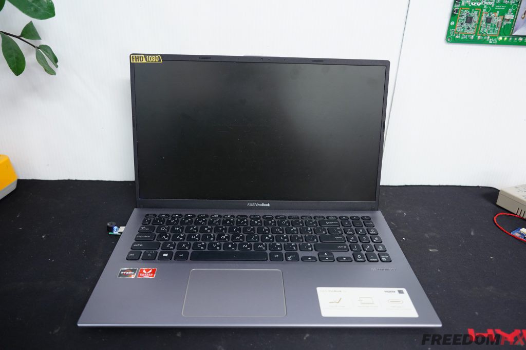 รับเปลี่ยนจอโน๊ตบุ๊ค ASUS X512D 15.6 FHD IPS จอแตก จอร้าว จอเสีย จอเป็นเส้น เปลี่ยนจอใหม่ LINE @FREEDOMFIX