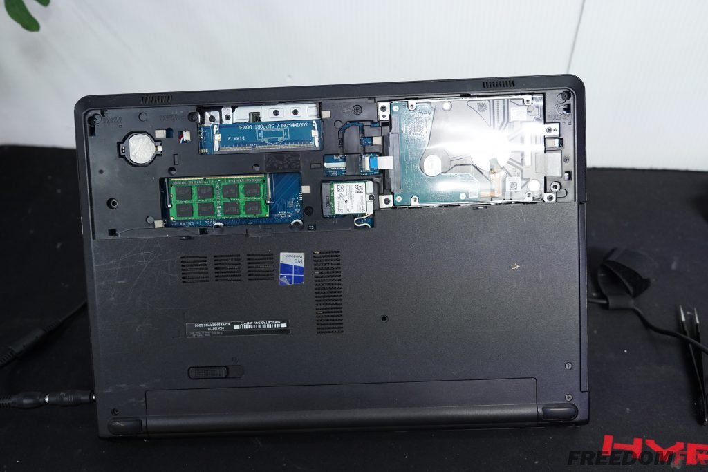 รับซ่อมโน๊ตบุ๊ค DELL 3458 เปิดไม่ติด ไฟไม่เข้า เมนบอร์ดเสีย ภาคจ่ายไฟมีปัญหา LINE @FREEDOMFIX