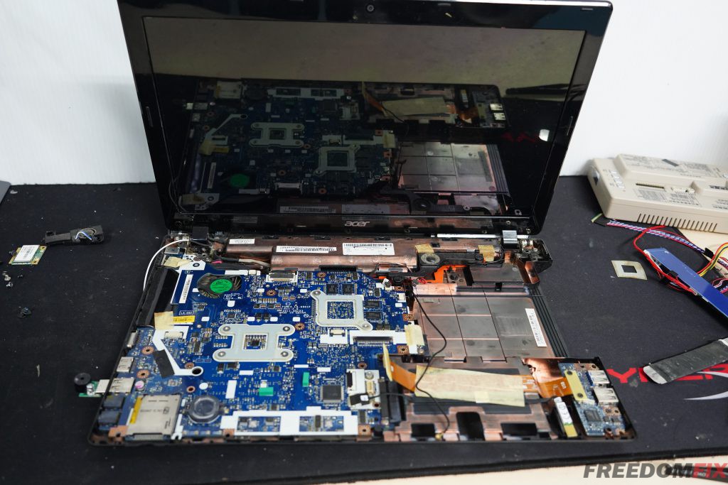 รับซ่อมโน๊ตบุ๊ค ACER 5750G 5755G เปิดติด ขึ้นแต่แสง เมนบอร์ดเสีย ภาคจ่ายไฟมีปัญหา LINE @FREEDOMFIX