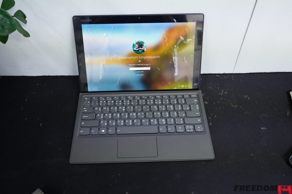 รับเปลี่ยนจอ LENOVO MIIX 520 12 นิ้ว จอแตก จอร้าว จอเสีย กระจกแตก เครื่องตก จอพัง เปลี่ยนจอใหม่พร้อมทัชสกรีน LINE @FREEDOMFIX