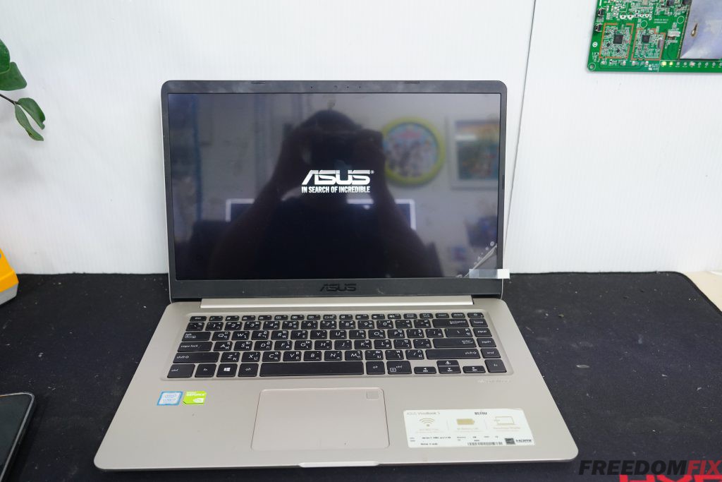 รับเปลี่ยนจอโน๊ตบุ๊ค ASUS S510U จอแตก จอร้าว จอเสีย จอสั่น จอเป็นสีชมพู จอเป็นเส้น LINE @FREEDOMFIX
