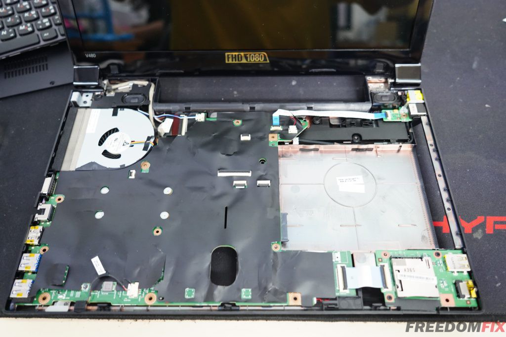รับซ่อมโน๊ตบุ๊ค LENOVO V480 เปิดไม่ติด ไฟไม่เข้า เมนบอร์ดเสีย ภาคจ่ายไฟมีปัญหา LINE @FREEDOMFIX