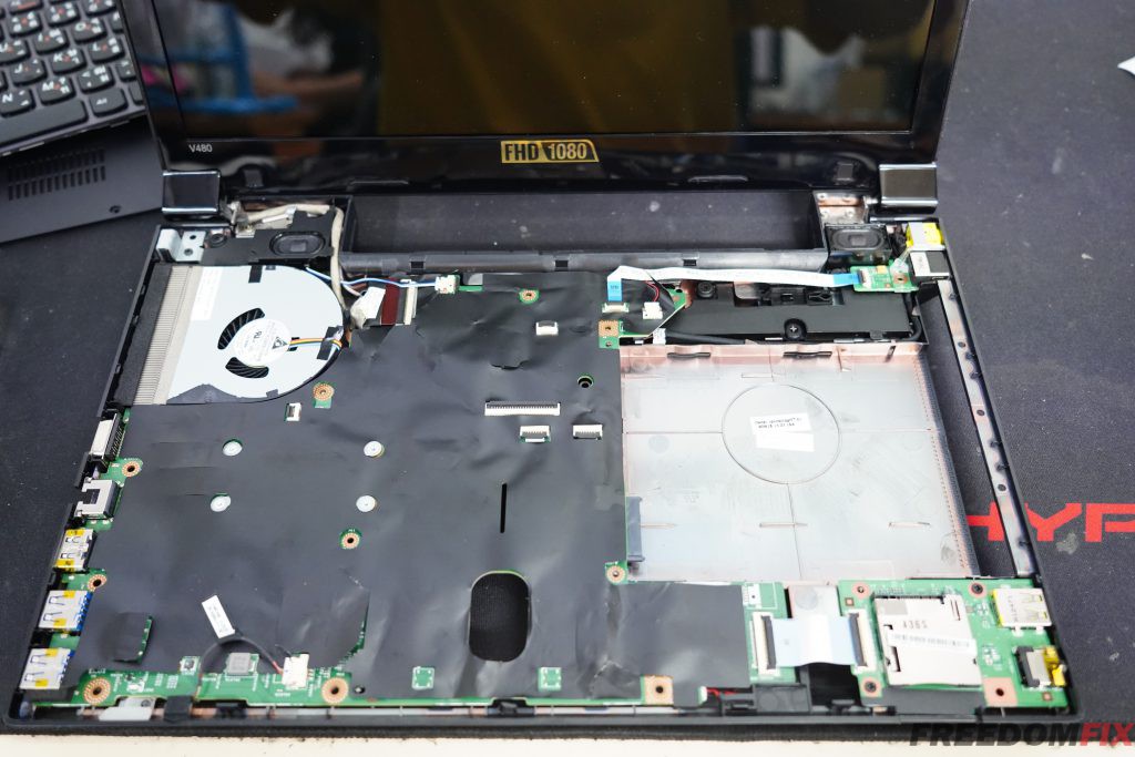 รับซ่อมโน๊ตบุ๊ค LENOVO V480 เปิดไม่ติด ไฟไม่เข้า เมนบอร์ดเสีย ภาคจ่ายไฟมีปัญหา LINE @FREEDOMFIX