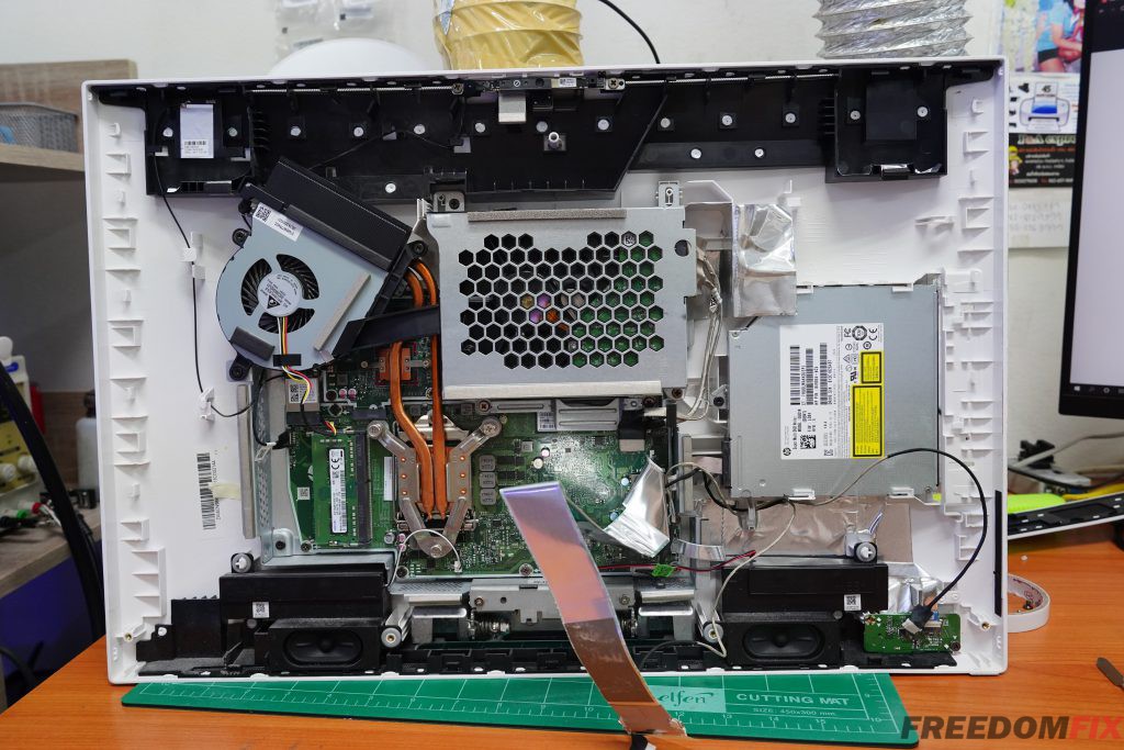 รับเปลี่ยนจอคอม ALL IN ONE HP 23.8 นิ้ว จอทัชสกรีน 24-f0153d จอแตก จอร้าว จอเสีย จอเป็นเส้น LINE @FREEDOMFIX