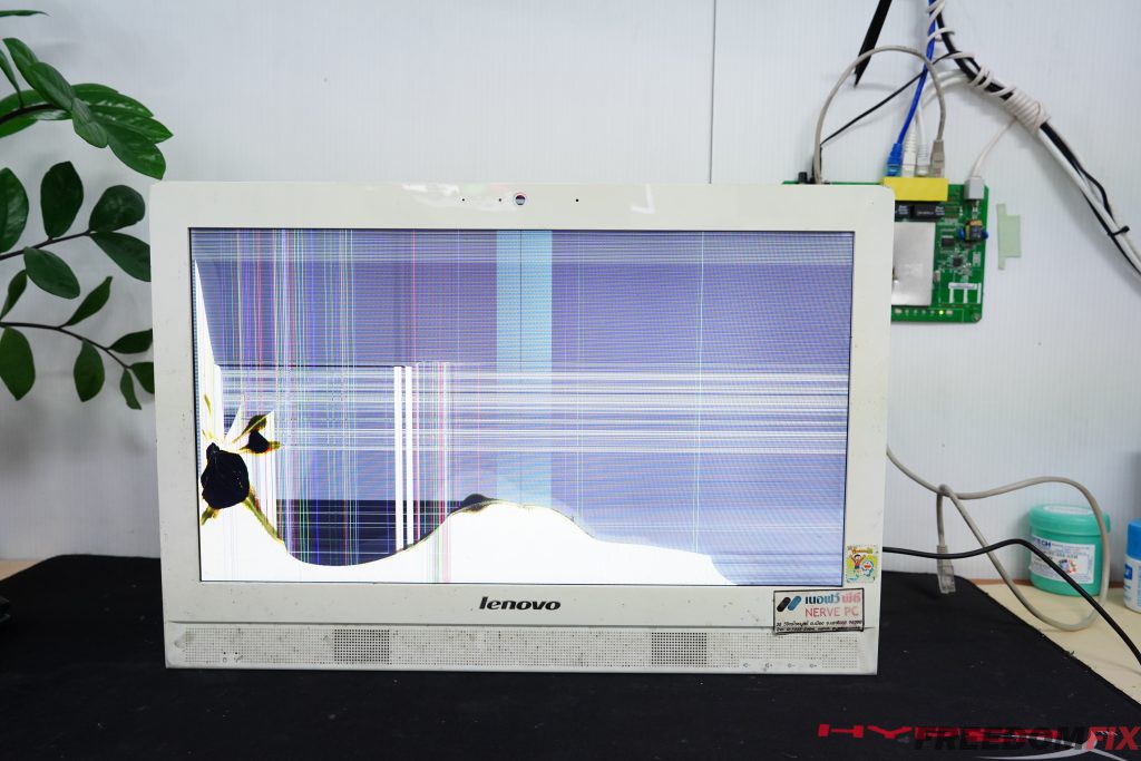 รับเปลี่ยนจอ AIO LENOVO C360 จอแตก จอร้าว จอเสีย จอเป็นเส้น เปลี่ยนจอใหม่ LINE @FREEDOMFIX