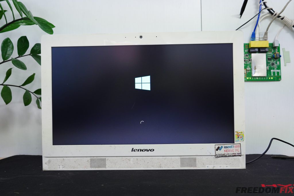รับเปลี่ยนจอ AIO LENOVO C360 จอแตก จอร้าว จอเสีย จอเป็นเส้น เปลี่ยนจอใหม่ LINE @FREEDOMFIX