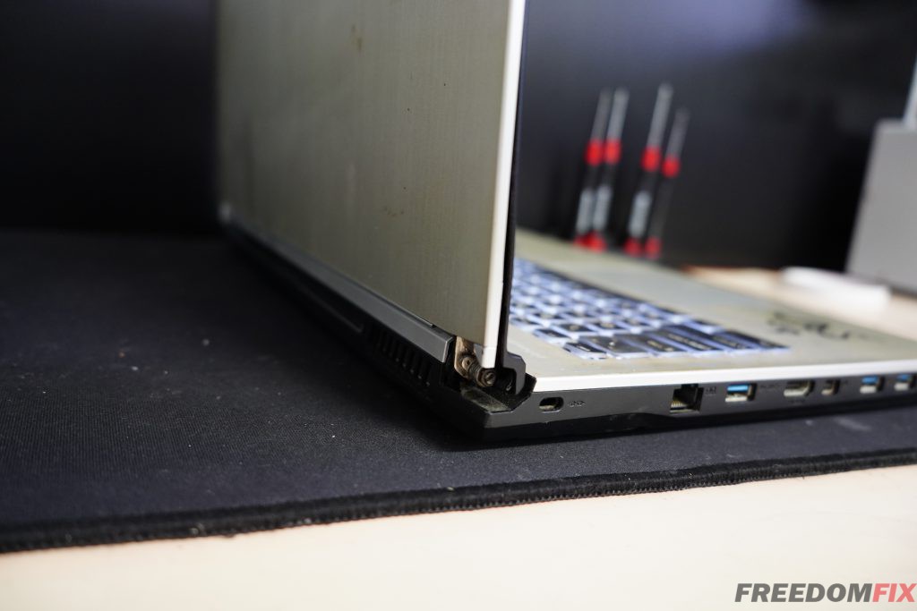 รับเปลี่ยนกรอบจอ เปลี่ยนจอ MSI PE60 2QE จอเสีย กรอบแตก บอดี้หัก บานพับแตก เปิดเครื่องไม่ได้ เปิดจอไม่ได้ LINE @FREEDOMFIX