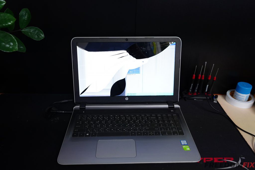 รับเปลี่ยนจอโน๊ตบุ๊ค HP 15-ab207tx จอแตก จอร้าว จอเสีย จอเป็นเส้น จอสีเพี้ยน LINE @FREEDOMFIX