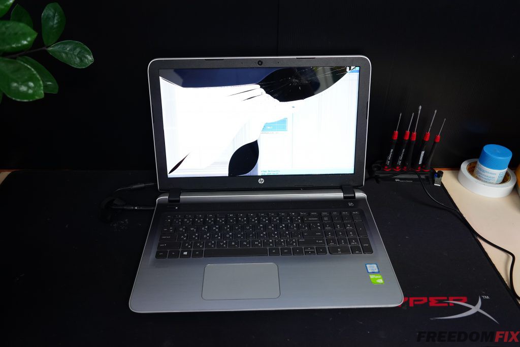 รับเปลี่ยนจอโน๊ตบุ๊ค HP 15-ab207tx จอแตก จอร้าว จอเสีย จอเป็นเส้น จอสีเพี้ยน LINE @FREEDOMFIX