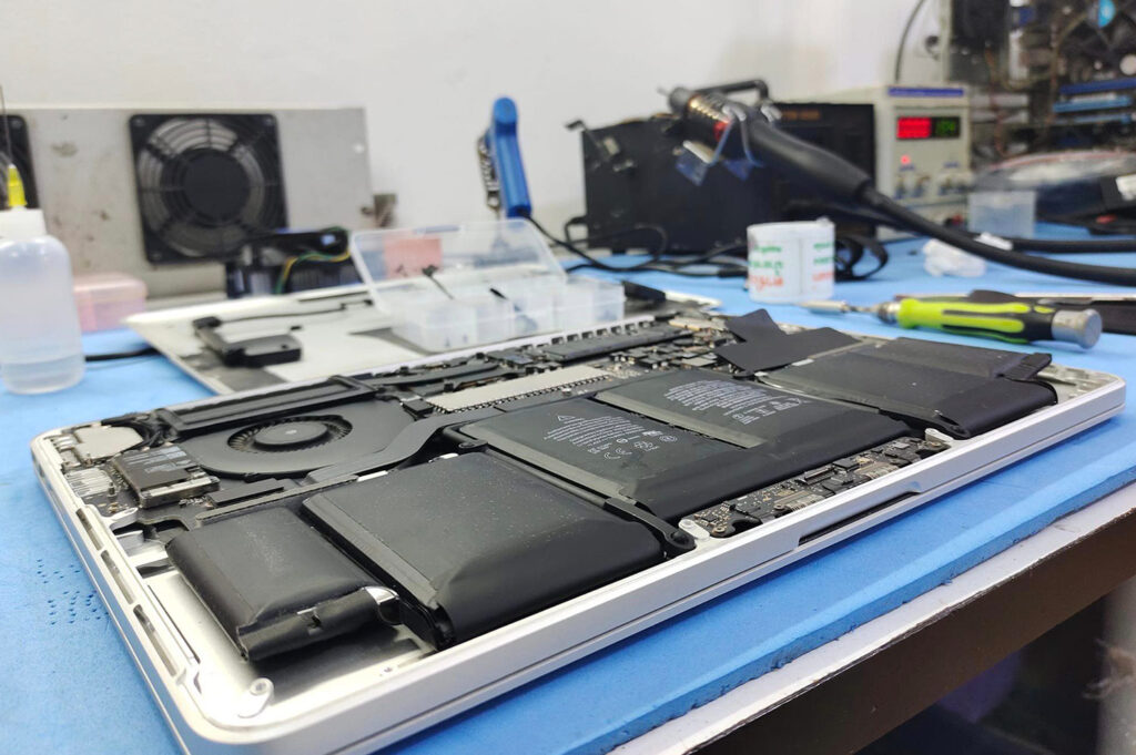 ราคาเปลี่ยน Battery Macbook แบตเสื่อม แบตบวม ไม่เก็บไฟ
